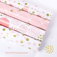 Papier d'emballage artistique rose doux personnalisable avec impression dorée métallisée pour les emballages cadeaux de la Saint-Valentin, d'anniversaire et de fêtes