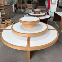 Table de présentation de vêtements en bois à niveaux pour magasin de gros, îlot central de présentation de vêtements avec logo personnalisé