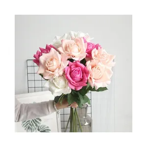 Fleurs artificielles décoratives de roses réelles en vrac Roses blanches en soie Latex fleur artificielle pour décoration de mariage