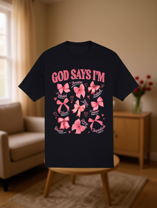 Maglietta da Donna 'God Says I'M Coquette' con Fiocco, Camicia Cristiana a Maniche Corte, Collo Tondo, 100% Cotone, Stile Casual San Valentino - Product Image 2