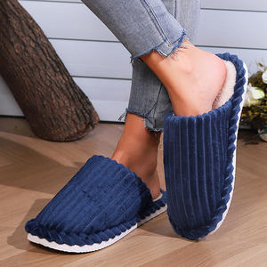 Chaussons doux et confortables pour l'hiver, en peluche, pour femmes, confortables, en EVA, personnalisables - Product Image 3