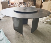 Hochwertiger Foshan Designer-Esstisch mit Drei Metallbeinen 150CM Runder Tisch für Villa und Apartment