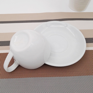 Commercio all'ingrosso a buon mercato <span class=keywords><strong>tazze</strong></span> di acqua bianco nero ceramica tazza di caffè <span class=keywords><strong>tazze</strong></span> <span class=keywords><strong>da</strong></span> tè e piattini - Product Image 4