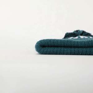 Gorro de Punto Jacquard de Invierno Unisex de Calidad Personalizada OEM, 100% Acrílico, con Puño Holgado, Estilo Hip Hop, Logotipo Bordado, Ajustable para Adultos - Product Image 6