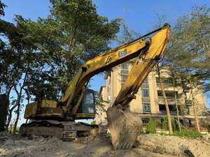 Excavatrice sur chenilles Komatsu PC200 d'occasion du Japon, 20 tonnes, modèles PC200-8, PC200-8MO, PC200-7, PC200-6 - Product Image 3