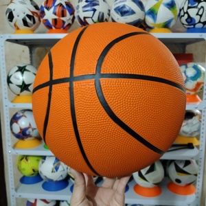 Balón de baloncesto profesional de caucho PU con logo personalizado, tamaño 7, para entrenamiento deportivo en interiores y exteriores. - Product Image 6