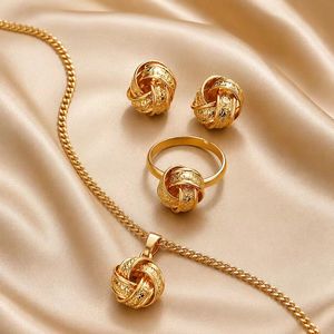 Conjuntos de Joyería de Moda: Collar, Pendientes y Anillo de Oro con Colgante de Corazón Blanco Fritillaria, Regalo para Mujer - Product Image 3