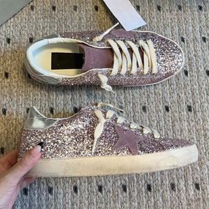 รองเท้าผ้าใบหนังแท้คุณภาพสูงสำหรับผู้ชาย ดีไซน์หรูหรา ประดับเพชร สวมใส่สบาย ระบายอากาศได้ดี น้ำหนักเบา เพิ่มความสูง - Product Image 2