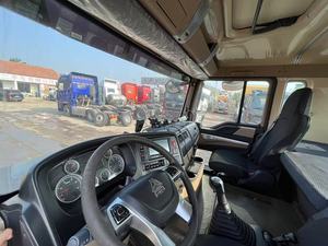 Camión Mezclador de Concreto Sinotruk HOWO TX 8*4 de Uso Industrial, Camión Cisterna Personalizado de 12/14/16 CBM para Exportación y Construcción de Carreteras - Product Image 2
