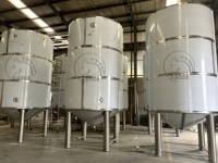 Réservoirs de saké de qualité alimentaire en acier inoxydable 5000L 10000L utilisés pour la fermentation et le stockage Réservoir de vin de riz en acier