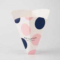 Emballage de crème glacée triangle en carton jetable de qualité alimentaire pour pizza oeuf bulle gaufre support d'emballage cône de crêpe pour sushi