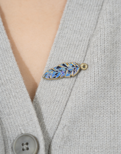 高品質メタルフェザーラペルピン漫画ラペルピンカスタマイズ可能なギフトブローチユニークな記念エナメルピン - Product Image 2