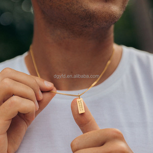 สร้อยคอสำหรับผู้หญิงสลัก<span class=keywords><strong>ชื่อ</strong></span>ด้วยเลเซอร์สีโรสโกลด์พร้อมจี้เครื่องประดับสำหรับ<span class=keywords><strong>ผู้ชาย</strong></span> - Product Image 1