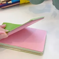 Cuaderno Espiral Personalizado Portátil A5, 100 Hojas, Mini Cuaderno de Tapa Dura de Cuero con Diseño de Tira Larga, Acabado con Impresión UV y Relieve, para la Escuela y la Oficina