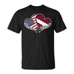 T-shirt con bandiera americana a forma di cuore e mezza bandiera della Lettonia, con design promozionale a tema radici, disegnato in Lettonia per gli americani di origine lettone. - Product Image 1