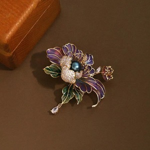 Spilla smaltata tradizionale cinese Bella Viva con peonia, in rame placcato oro con perla d'acqua dolce <span class=keywords><strong>nera</strong></span>, per regali e occasioni formali - Product Image 6