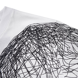 Camiseta Negra para Hombre con Estampado de Alas Blancas, Manga Corta, Cuello Redondo, Corte Casual - Product Image 5