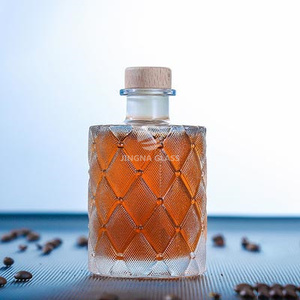 Proveedor de botellas de vidrio de chupito con logotipo grabado elegante de 100ml, botella de vidrio reciclable de forma personalizada para ron, ginebra, whisky, vodka, Tequila - Product Image 4