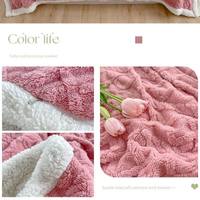 Couverture en flanelle et velours personnalisée OEM ODM, décorative, confortable et légère pour canapé-lit, couverture épaisse et chaude de luxe pour l'hiver