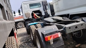 Camión SINO de Alta Calidad, Camión H0WO 6x4 de 10 Ruedas y 371hp, Camiones Tractores, Camión de Transporte, en Venta - Product Image 5