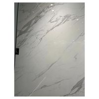 Panneaux de marbre sans soudure à haute brillance adaptés aux intérieurs contemporains respectueux de l'environnement Carreaux de porcelaine