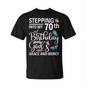 Camiseta Promocional Personalizable: Entrando en mi 70.º Cumpleaños con la Gracia y la Misericordia de Dios - Product Image 2
