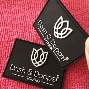 Etichetta in gomma in PVC fatta a mano per gilet, etichetta logo in gomma con canale da cucire - Product Image 4