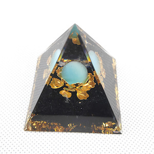 Pyramide en résine époxy cristalline, œil de chat bleu, obsidienne, décoration pour la maison - Product Image 3
