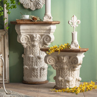 Table d'appoint en bois de style campagnard français avec colonne romaine, table basse carrée sculptée blanchie à la chaux pour la décoration de la maison et des hôtels