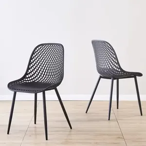 Chaise en plastique polyvalente avec pieds en fer noir robustes pour la maison et le jardin - Product Image 3