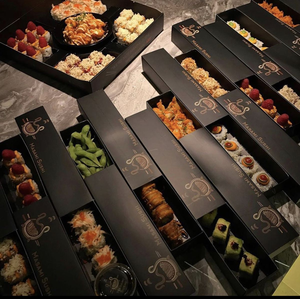 Boîte coulissante d'emballage de tirage de récipient à sushi personnalisé, boîte à emporter diviseur de style première, boîte à sushi bento boîte à sushi japonaise noire - Product Image 1