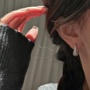 Boucles d'oreilles créoles fines personnalisées en argent pur S925, style rétro italien, texture brossée italienne, style rétro, argent - Product Image 3