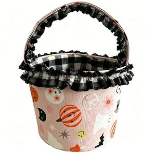 Panier de bonbons personnalisé pour enfants, sac fourre-tout brodé fantôme pour Halloween avec volant en gingham - Product Image 3