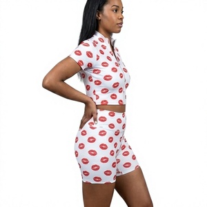 Conjunto de yoga y fitness personalizado para mujer: Top corto con cremallera y shorts de ciclista, ropa deportiva, traje de entrenamiento, conjunto a juego con top corto con cremallera por sublimación - Product Image 2