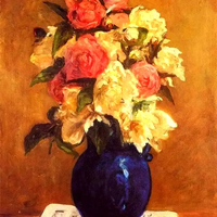 Bouquet de fleurs aux couleurs riches, huile sur toile : Fleurs corailles dans un vase cobalt, coups de pinceau texturés sur toile marron chaud
