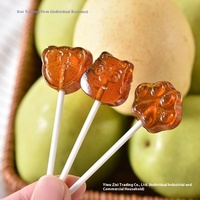 Bonbons gélifiés durs fruités pour enfants, faits à la main, à base de pâte concentrée de poire et de myrtille, selon une méthode ancienne, cuits pendant 16 heures