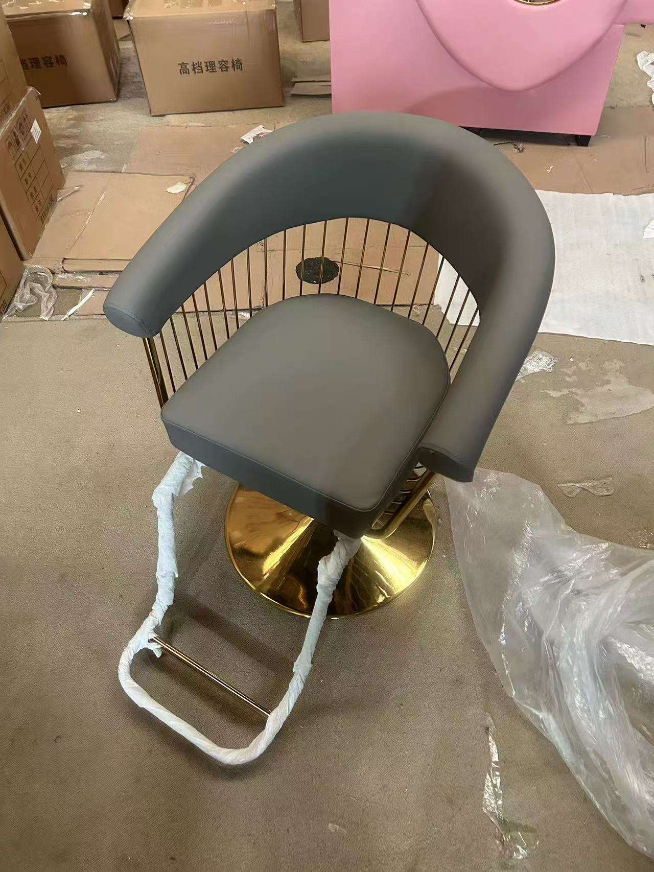 สีเทาเข้ม