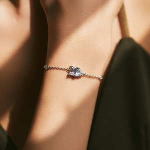 Pulsera de Plata S925 para Mujer con Diamantes, Corte Esmeralda, Forma de Corazón, Engaste de Garra, Cadena Clásica para Uso Diario - Product Image 3