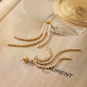 أقراط KITI الفاخرة المرصعة بالزركون المطلي بالذهب عيار 18 قيراط مع سلسلة وشراشيب متدلية من الفولاذ المقاوم للصدأ - Product Image 3