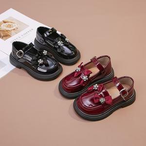 Mocassins pour bébé en cuir brun de haute qualité, fabriqués au Royaume-Uni, style rétro, cousus Goodyear, faits à la main, imperméables - Product Image 3