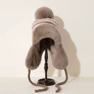 Bonnet tricoté d'hiver pour femme, style russe, épais, protection des oreilles, rayé, coupe-vent, en fourrure, pour le cyclisme - Product Image 3