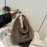 Nouveau sac fourre-tout en fausse fourrure de vison pour femme, collection Printemps 2026, sac à bandoulière en peluche avec fermeture éclair, grande capacité, tendance streetwear