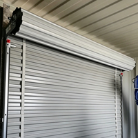 Kit de porte roulante pour conteneur de stockage extérieur sur mesure sans soudure pour un accès sécurisé au stockage extérieur