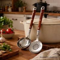 Louche à soupe en acier inoxydable avec manche en bois, ustensile de cuisine décoratif, résistant à la chaleur et écologique pour la maison
