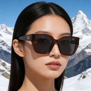 Lunettes de soleil Kingsun pour femmes, monture carrée, polarisées, verres TAC UV400, monture en plastique et métal, noires C1C2C3C4C5 KS-3939 - Product Image 3