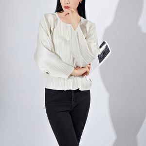 Kemeja wanita musim gugur, atasan blus kardigan berlipat terinspirasi Miyake lengan panjang Single-Breasted - Product Image 5