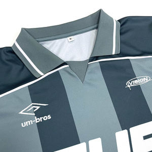 เสื้อฟุตบอล OEM สไตล์เรโทร แบบซับลิเมชั่น ชุดกีฬา แบบสั่งทำพิเศษ วินเทจ คลาสสิก ปักลายเสื้อฟุตบอล - Product Image 4