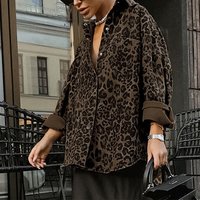 Veste décontractée en satin imprimé léopard vintage à la mode d'automne avec décoration de boutons respirants et remplis de coton à manches longues