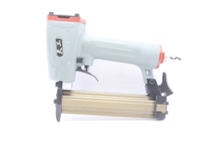 Industrial DIY F30 Brad Nailer Herramientas <span class=keywords><strong>de</strong></span> aire Clavadora neumática Cartucho <span class=keywords><strong>de</strong></span> aleación <span class=keywords><strong>de</strong></span> aluminio <span class=keywords><strong>para</strong></span> madera Herramientas <span class=keywords><strong>de</strong></span> clavadora Brad <span class=keywords><strong>de</strong></span> alto rendimiento - Product Image 2