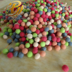 Guirnalda <span class=keywords><strong>de</strong></span> Bolas <span class=keywords><strong>de</strong></span> Pompones Navideñas <span class=keywords><strong>de</strong></span> Fieltro Blanco, Rojo y Verde para Decoración <span class=keywords><strong>de</strong></span> Paredes <span class=keywords><strong>de</strong></span> Habitaciones Infantiles, Decoración Navideña, Directo <span class=keywords><strong>de</strong></span> Fábrica - Product Image 4